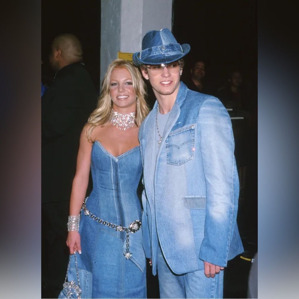 Inspiration for Y2K styles! See at my live show. - Picture 5 of 11